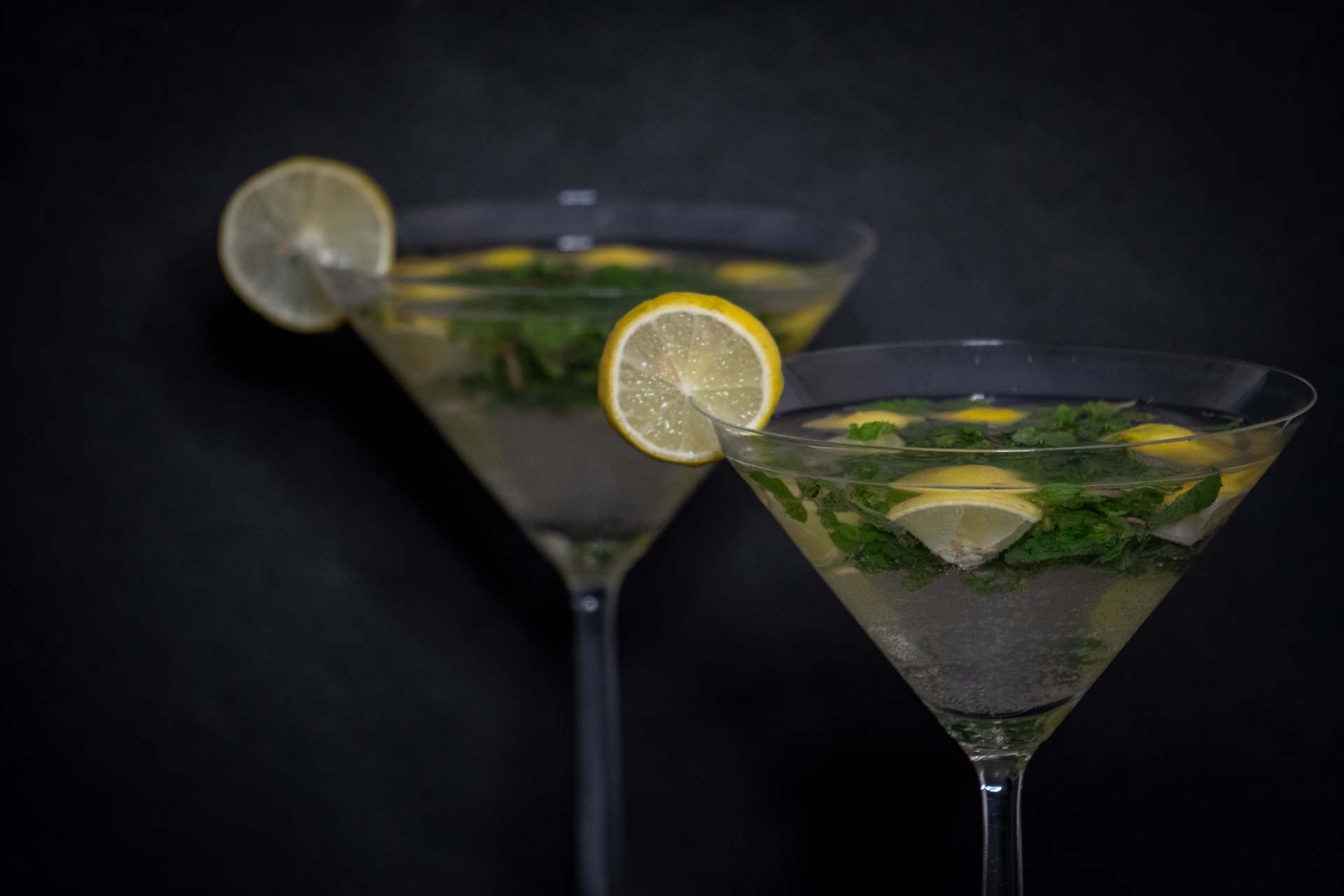 clear cocktail glass with sliced lemon